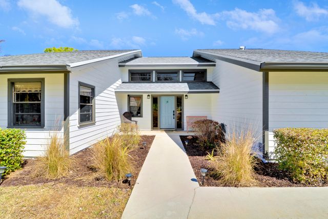 899 NE Juniper Place, Jensen Beach, FL 34957