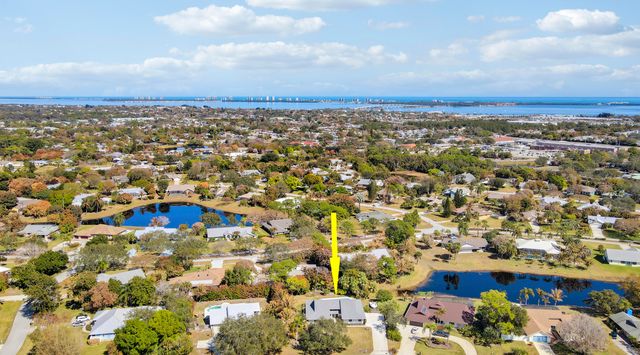 899 NE Juniper Place, Jensen Beach, FL 34957