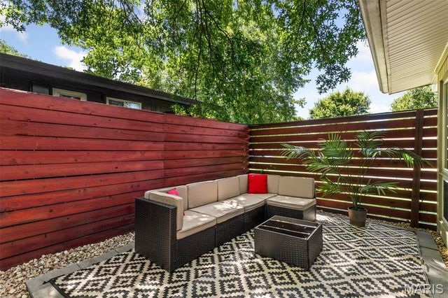 1410 Fournier Drive, St Louis, MO 63126