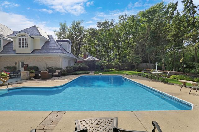1220 Lake Street, Libertyville, IL 60048