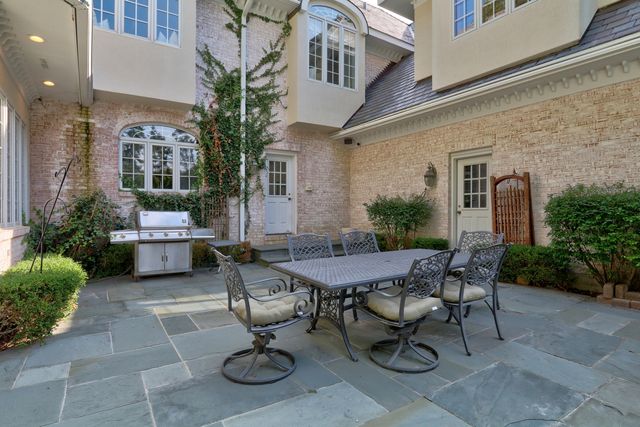 1220 Lake Street, Libertyville, IL 60048