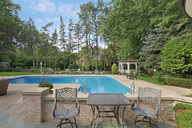 1220 Lake Street, Libertyville, IL 60048