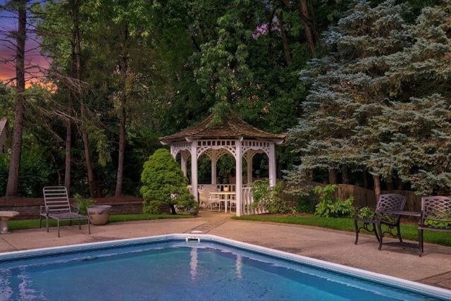 1220 Lake Street, Libertyville, IL 60048