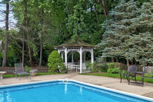 1220 Lake Street, Libertyville, IL 60048