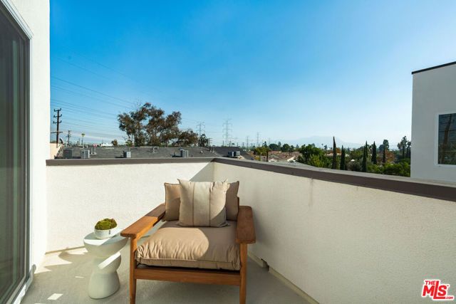 11222 W Victory Boulevard 2, North Hollywood (los Angeles), CA 91606
