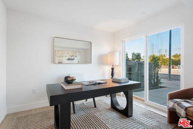 11222 W Victory Boulevard 2, North Hollywood (los Angeles), CA 91606