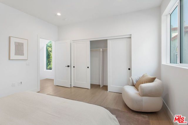 11222 W Victory Boulevard 2, North Hollywood (los Angeles), CA 91606