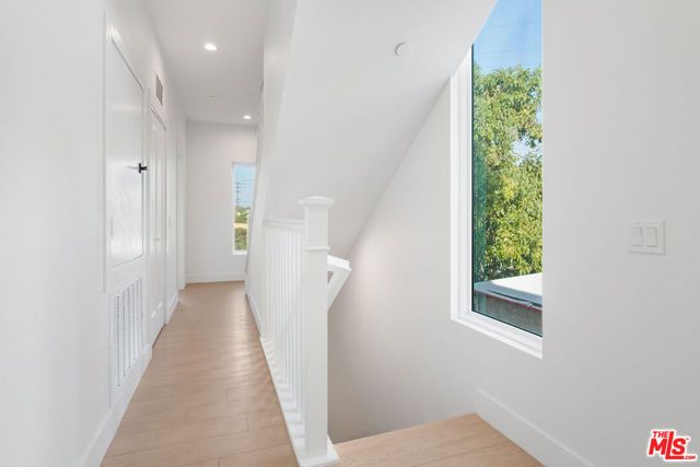 11222 W Victory Boulevard 2, North Hollywood (los Angeles), CA 91606