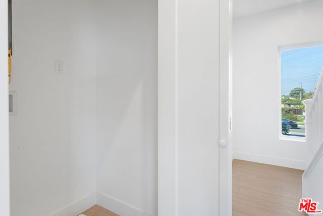 11222 W Victory Boulevard 2, North Hollywood (los Angeles), CA 91606