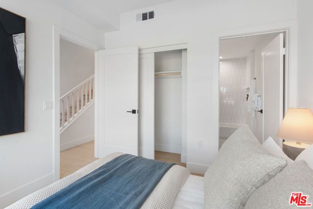 11222 W Victory Boulevard 2, North Hollywood (los Angeles), CA 91606