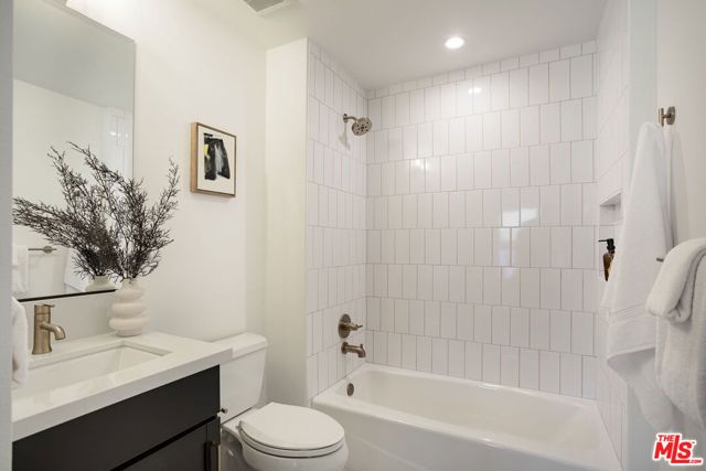 11222 W Victory Boulevard 2, North Hollywood (los Angeles), CA 91606