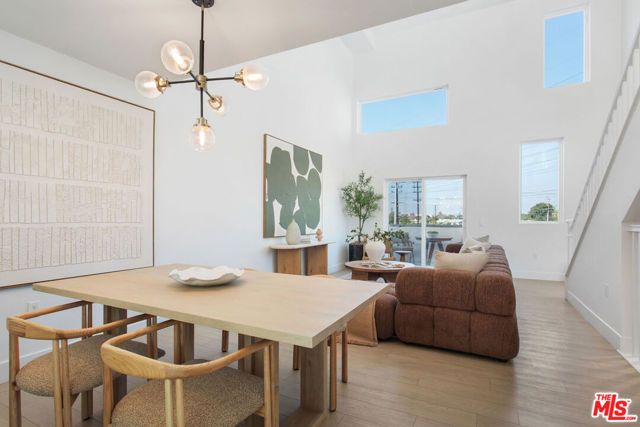 11222 W Victory Boulevard 2, North Hollywood (los Angeles), CA 91606