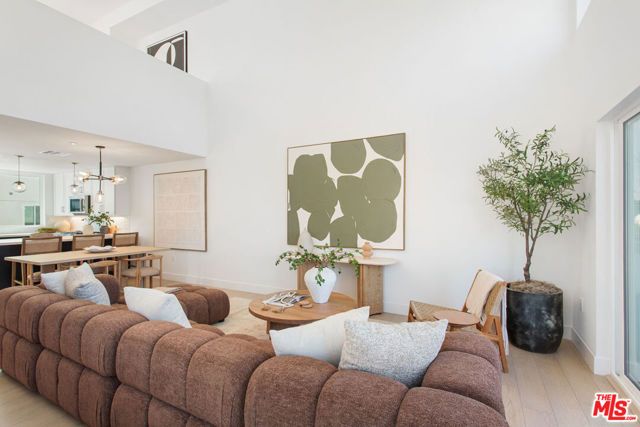11222 W Victory Boulevard 2, North Hollywood (los Angeles), CA 91606