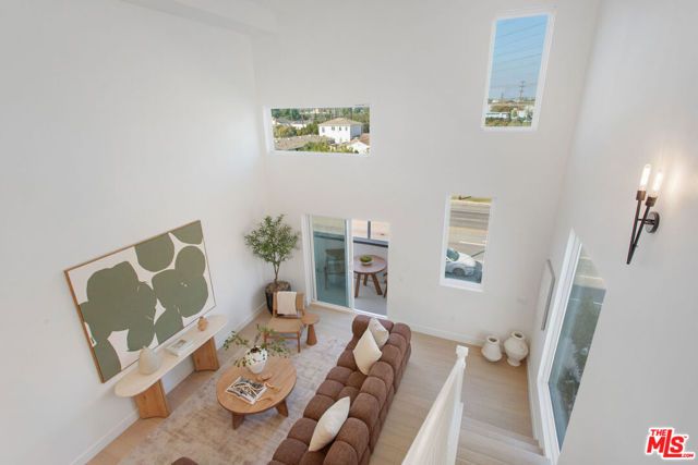 11222 W Victory Boulevard 2, North Hollywood (los Angeles), CA 91606
