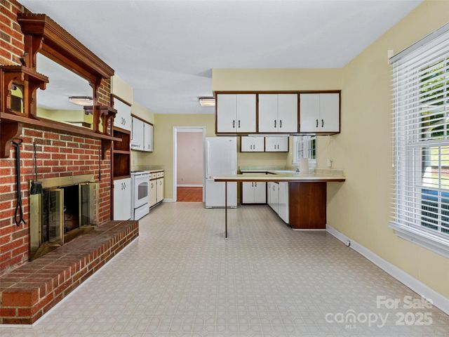 21 Parker Cove Road, Weaverville, NC 28787