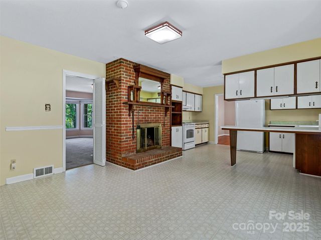 21 Parker Cove Road, Weaverville, NC 28787