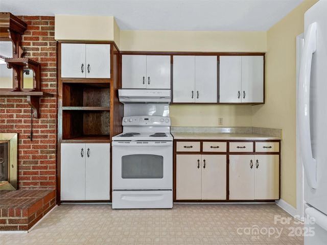 21 Parker Cove Road, Weaverville, NC 28787