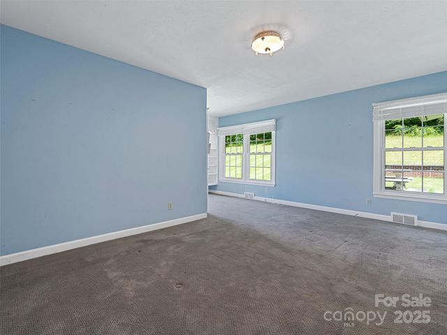 21 Parker Cove Road, Weaverville, NC 28787