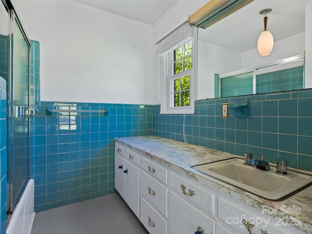 21 Parker Cove Road, Weaverville, NC 28787