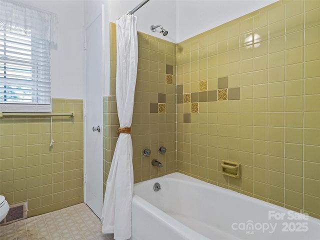 21 Parker Cove Road, Weaverville, NC 28787