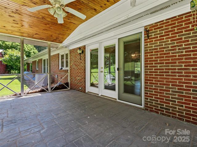 21 Parker Cove Road, Weaverville, NC 28787