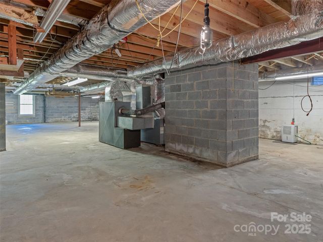 21 Parker Cove Road, Weaverville, NC 28787