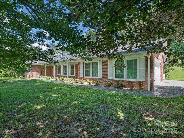 21 Parker Cove Road, Weaverville, NC 28787