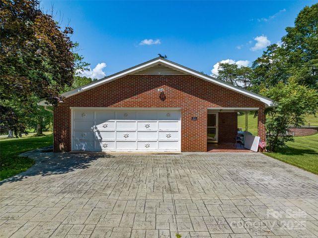 21 Parker Cove Road, Weaverville, NC 28787