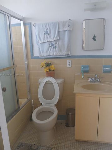 1154 W 35th St 221, Hialeah, FL 33012