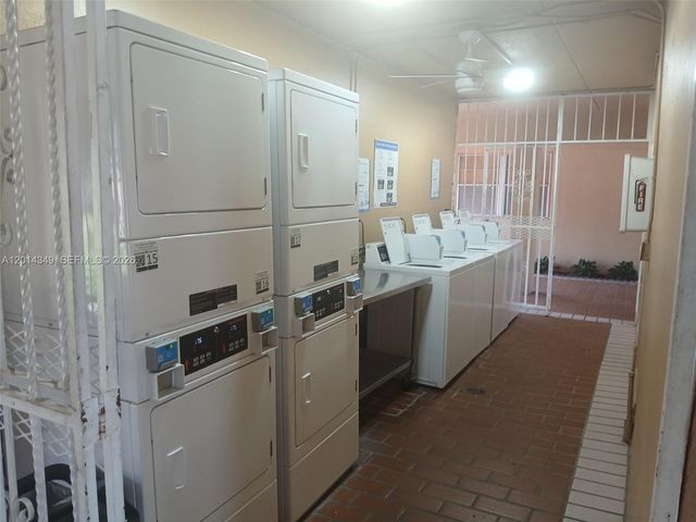 1154 W 35th St 221, Hialeah, FL 33012