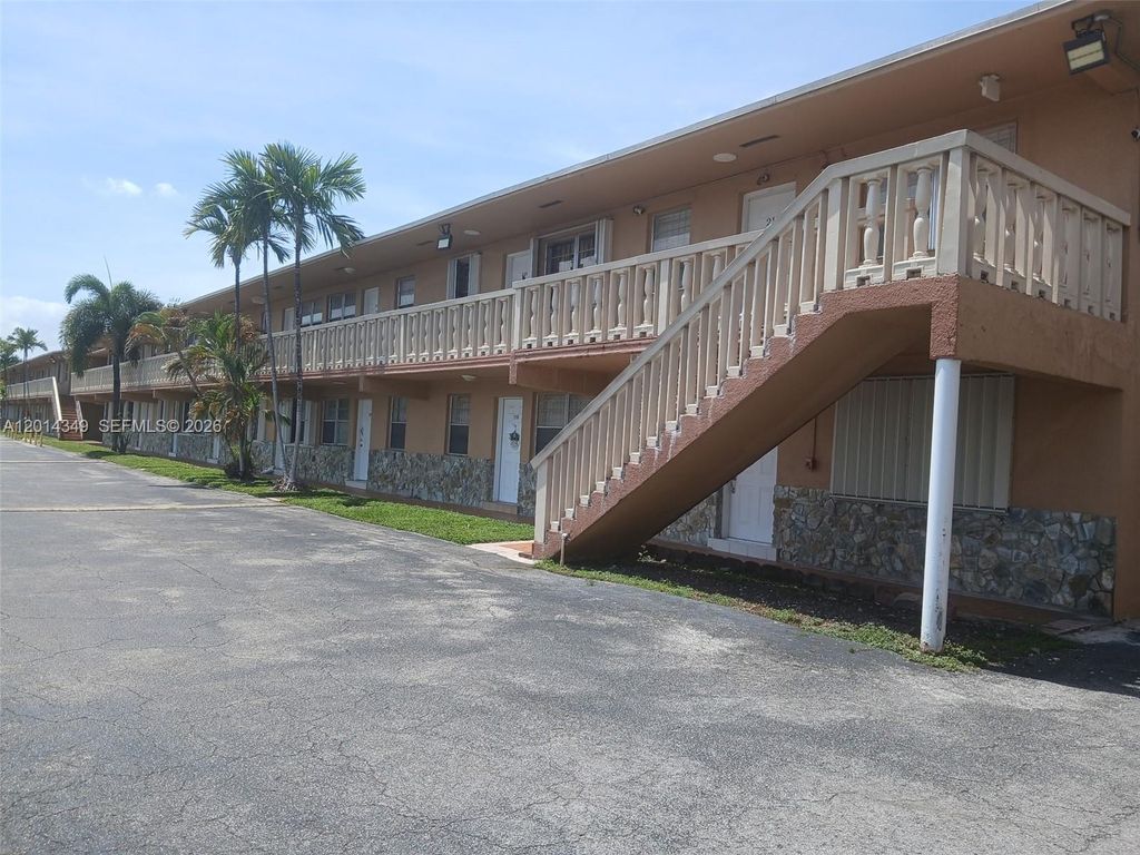 1154 W 35th St 221, Hialeah, FL 33012