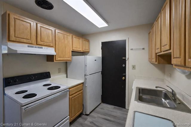 6015 Southfield Road 8, Detroit, MI 48228