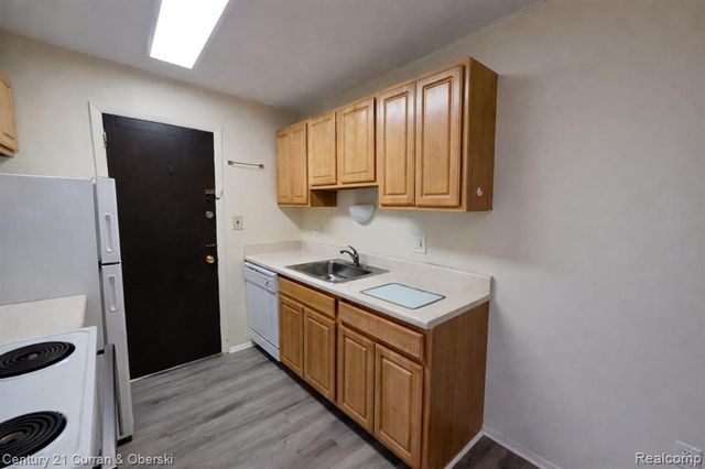 6015 Southfield Road 8, Detroit, MI 48228