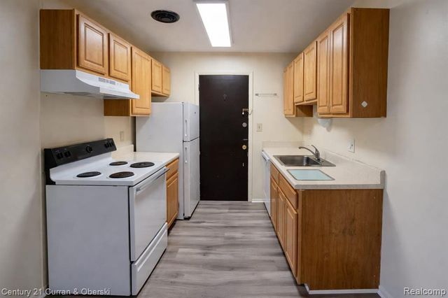 6015 Southfield Road 8, Detroit, MI 48228