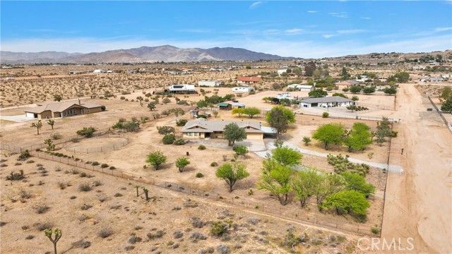 21978 Mojave Street, Apple Valley, CA 92308