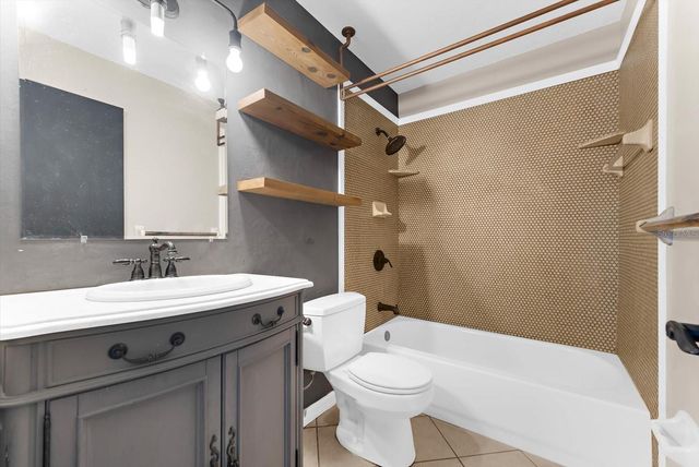 904 66TH AVENUE W, Bradenton, FL 34207