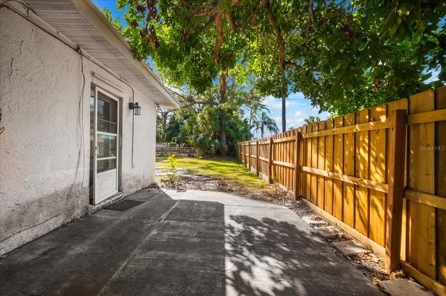 904 66TH AVENUE W, Bradenton, FL 34207