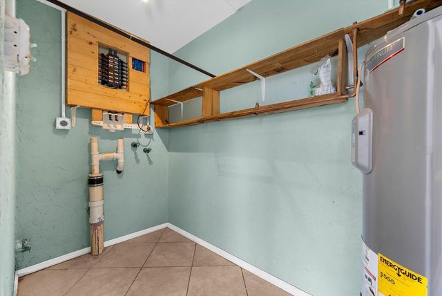 904 66TH AVENUE W, Bradenton, FL 34207