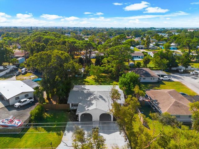 904 66TH AVENUE W, Bradenton, FL 34207