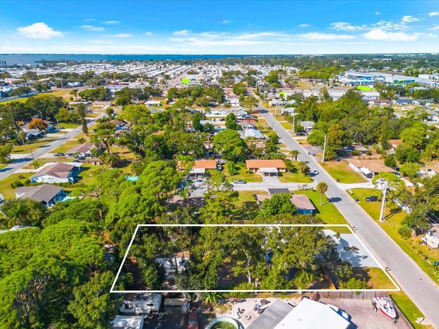 904 66TH AVENUE W, Bradenton, FL 34207