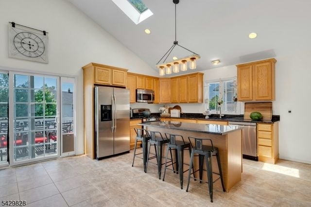 69 Thiem Ave, Rochelle Park Twp., NJ 07662