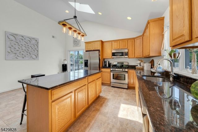 69 Thiem Ave, Rochelle Park Twp., NJ 07662