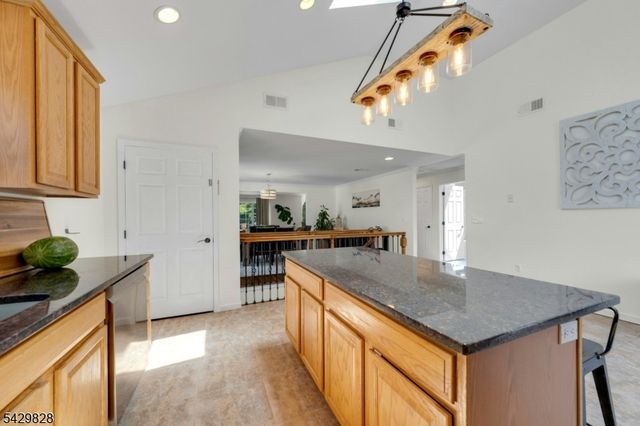 69 Thiem Ave, Rochelle Park Twp., NJ 07662
