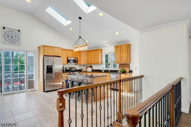 69 Thiem Ave, Rochelle Park Twp., NJ 07662