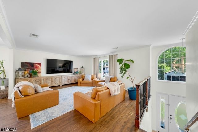 69 Thiem Ave, Rochelle Park Twp., NJ 07662