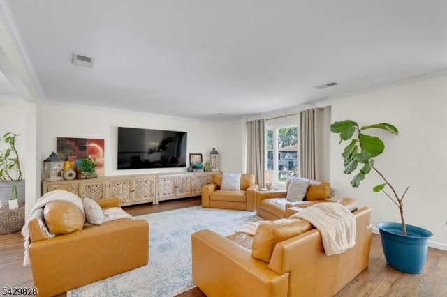 69 Thiem Ave, Rochelle Park Twp., NJ 07662