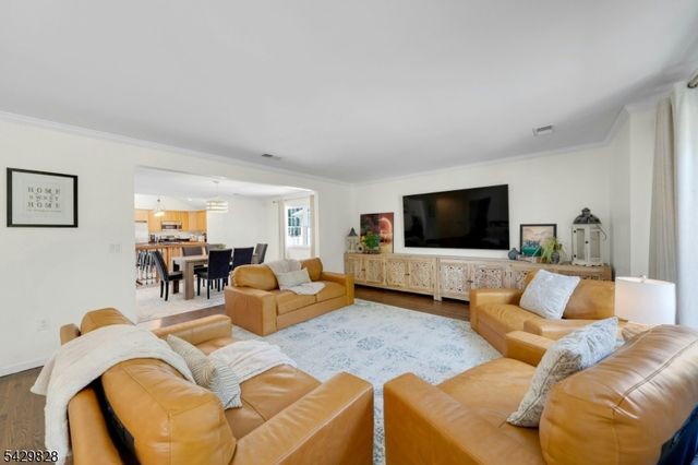 69 Thiem Ave, Rochelle Park Twp., NJ 07662