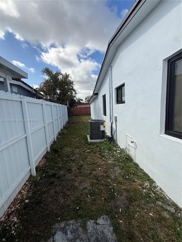 1014 W 66th St, Hialeah, FL 33012