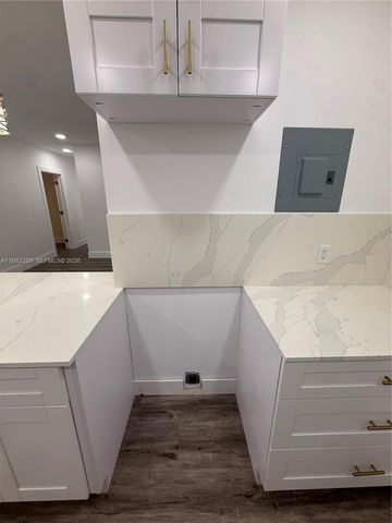 1014 W 66th St, Hialeah, FL 33012