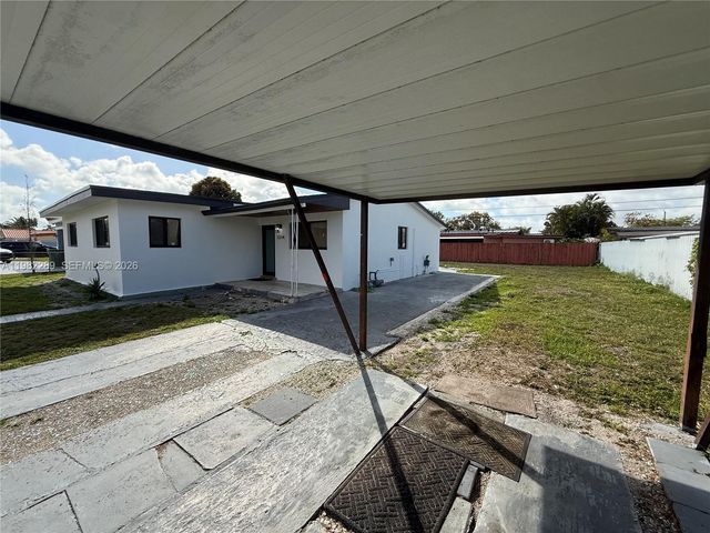 1014 W 66th St, Hialeah, FL 33012